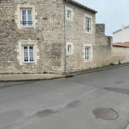 Chai Des Tortues - Ile De Re - 250 M De La - *