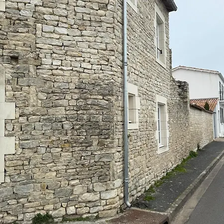 Chai Des Tortues - Ile De Re - 250 M De La - *